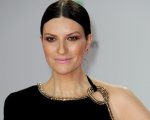 Laura Pausini apre la diretta con due fan brasiliani mentre stanno facendo l’amore (video)