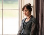 Persuasion: le prime foto di Dakota Johnson ed Henry Golding nell'adattamento da Jane Austen per Netflix