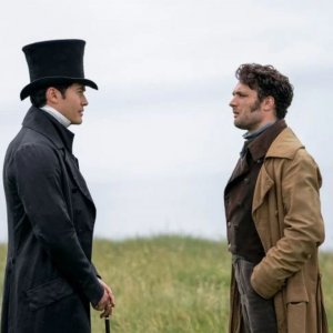 Persuasione: Henry Golding e Cosmo Jarvis a confronto