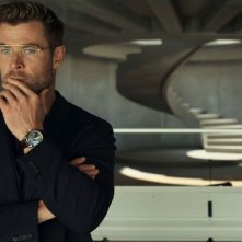 Spiderhead: Chris Hemsworth in una scena