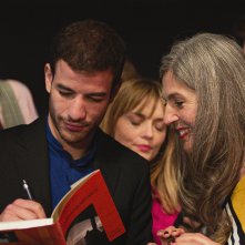 Arthur Rambo - Il blogger maledetto: Rabah Nait Oufella mentre firma autografi