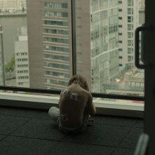 Fragile: Neathan van der Gronden in una scena del film