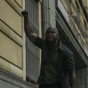 L'assedio di Silverton: Thabo Rametsi in un momento del film