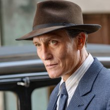 Quando Hitler rubò il coniglio rosa: Oliver Masucci in una scena