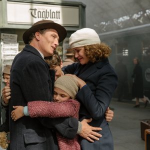 Quando Hitler rubò il coniglio rosa: Oliver Masucci, Carla Juri, Riva Krymalowski in un'immagine