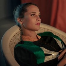 Irma Vep: Alicia Vikander in una scena