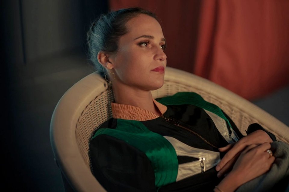 Irma Vep Alicia Vikander 2