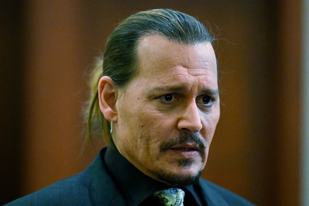 Johnny Depp avrebbe voluto scrivere l'ultimo film di Pirati dei Caraibi Johnny Depp avrebbe voluto scrivere l'ultimo film di Pirati dei Caraibi