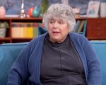 Miriam Margolyes confessa di aver picchiato la madre paralizzata: 'Mi vergogno profondamente'