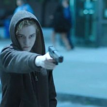 Ozark 4: Julia Garner con una pistola in mano