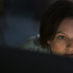Shining Girls: una scena con Elisabeth Moss
