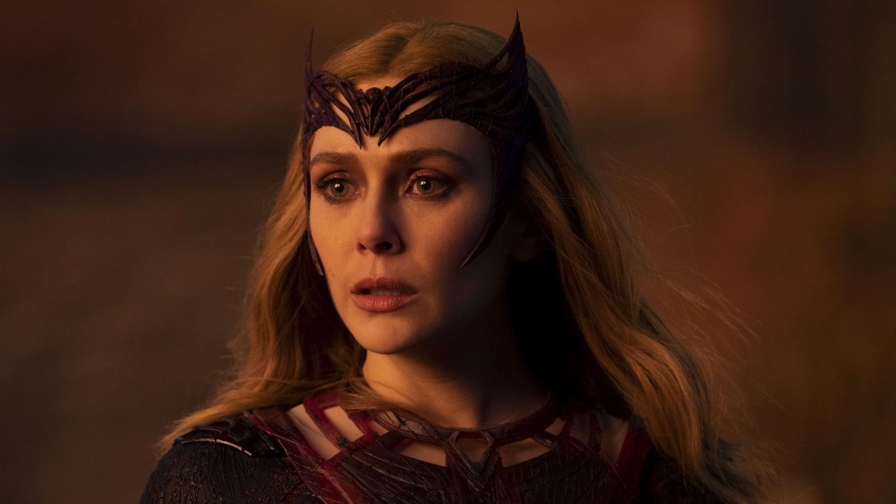 Elizabeth Olsen nei panni di Scarlet Witch