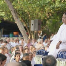 Amma's Way - Un abbraccio al mondo: una scena del documentario