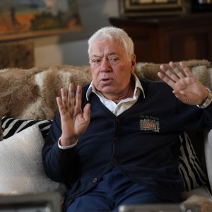 Una squadra - Il film: Nicola Pietrangeli in una scena