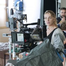 Tapirulàn: Claudia Gerini mentre si trova sul set