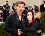 Elvis: Priscilla Presley con Baz Luhrmann e Austin Butler al Met Gala 2022 (FOTO)