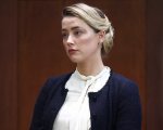 Amber Heard su Johnny Depp: la sua verità sulla storia del dito mozzato al processo