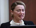 Amber Heard accusa Johnny Depp: 'Mi ha violentata con una bottiglia' (VIDEO)
