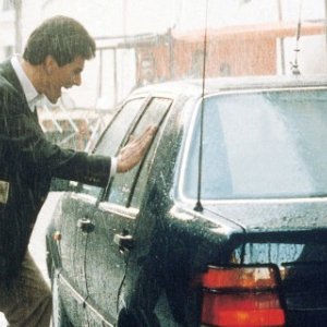 Il muro di gomma: Corso Salani in una scena del film