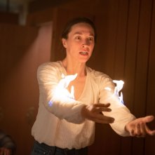 Firestarter: Sydney Lemmon in una scena drammatica