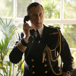L'arma dell'inganno - Operazione Mincemeat: Alex Jennings in una scena del film