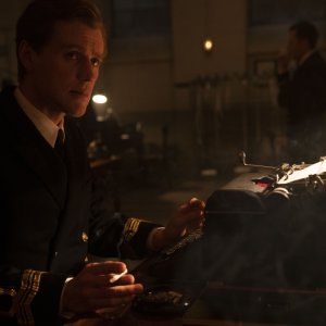 L'arma dell'inganno - Operazione Mincemeat: Johnny Flynn durante una scena del film