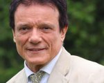 Massimo Ranieri cade dal palco del teatro Diana di Napoli: è ricoverato al Cardarelli