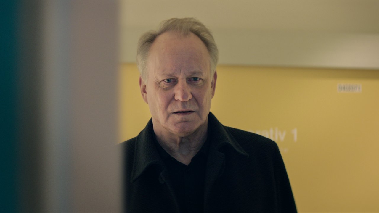 Primo piano di Stellan Skarsgård in Hope