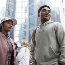 Sneakerentola: Lexi Underwood, Chosen Jacobs in una scena del film