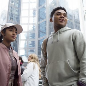 Sneakerentola: Lexi Underwood, Chosen Jacobs in una scena del film