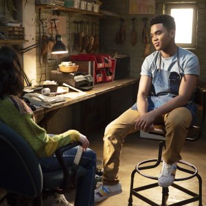 Sneakerentola: Chosen Jacobs in una scena del film