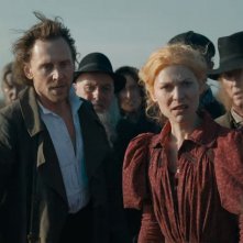 Il serpente dell'Essex: Tom Hiddleston e Claire Danes in una scena