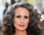 Andie MacDowell: 'Ho avuto un attacco di panico su un set perché c'erano solo uomini'