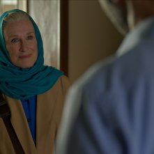 Teheran 2: Glenn Close in una scena della serie Apple