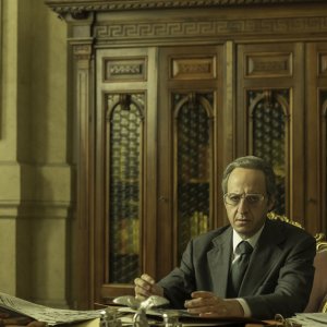 Esterno notte: Fausto Russo Alesi in una scena