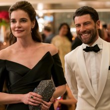 The Valet: Max Greenfield, Betsy Brandt in una scena del film