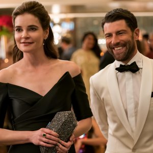 The Valet: Max Greenfield, Betsy Brandt in una scena del film