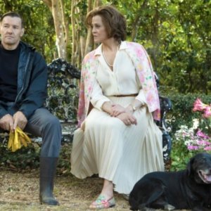 Master Gardener: Joel Edgerton e Sigourney Weaver in una scena