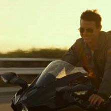 Top Gun: Maverick, Tom Cruise e Jennifer Connelly in motocicletta