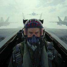 Top Gun: Maverick, Tom Cruise in una sequenza aerea