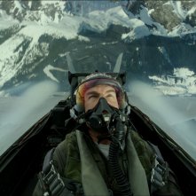 Top Gun: Maverick, Tom Cruise in una sequenza di volo