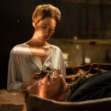 Crimes of the Future: Viggo Mortensen e Léa Seydoux in una scena