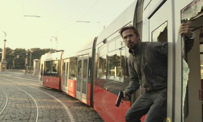 The Gray Man, primo trailer per l'adrenalinico film Netflix con Chris Evans e Ryan Gosling