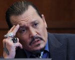 Johnny Depp torna sul banco dei testimoni durante il processo contro Amber Heard