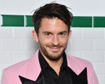 Jonathan Bailey ha indossato accidentalmente il suo tanga di Bridgerton in un pub: 'Ero così traumatizzato'
