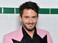 Jonathan Bailey ha indossato accidentalmente il suo tanga di Bridgerton in un pub: 'Ero così traumatizzato'