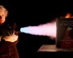 Margaret Atwood contro la censura: all'asta una copia ignifuga di The Handmaid's Tale