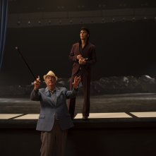 Elvis: Austin Butler con Tom Hanks in una scena