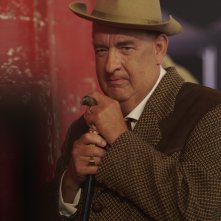 Elvis: Tom Hanks in una scena del film