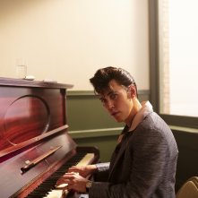Elvis: Austin Butler mentre suona il piano
